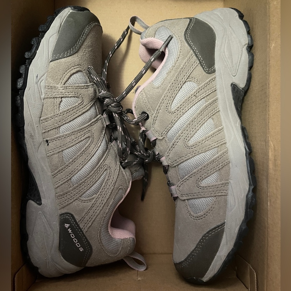 Woods Hiking Shoes (Women, Size 7)